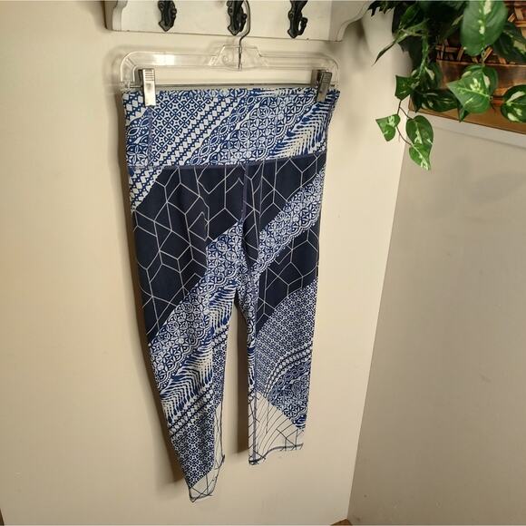Athleta Indigo Geo Print Cropped Leggings in Blue/White Size Small - Picture 2 of 8